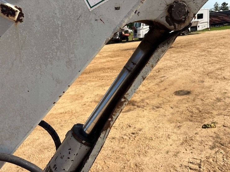 2013-takeuchi-tb235-image-10