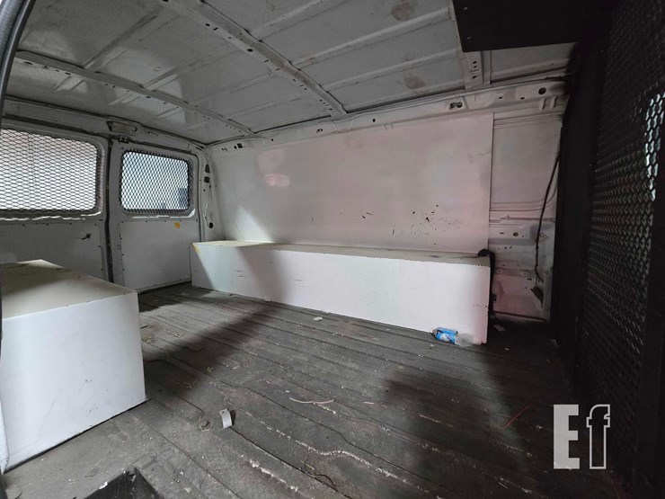 2005-ford-e150-image-15