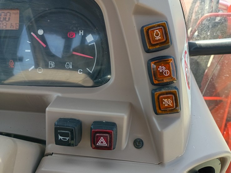 2019-kubota-m7060-image-34