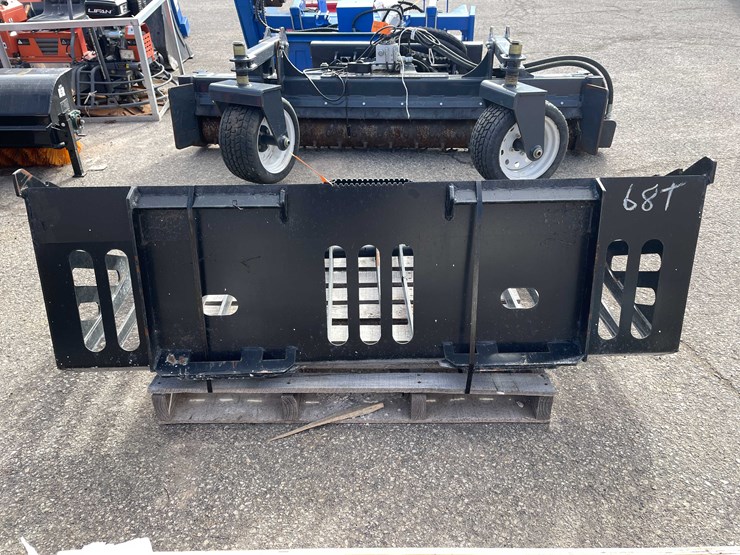 #7054-•-unused-heavy-duty-68"-skid-steer-rock-bucket-(o9)-image-5