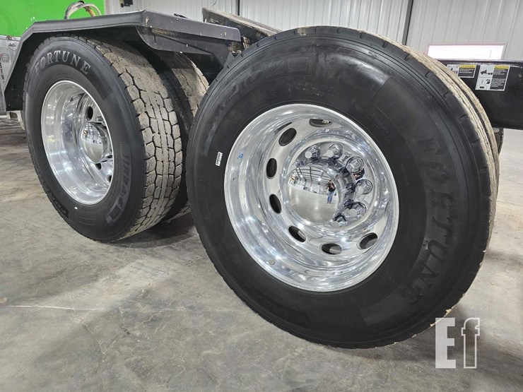 2021-peterbilt-367-image-24