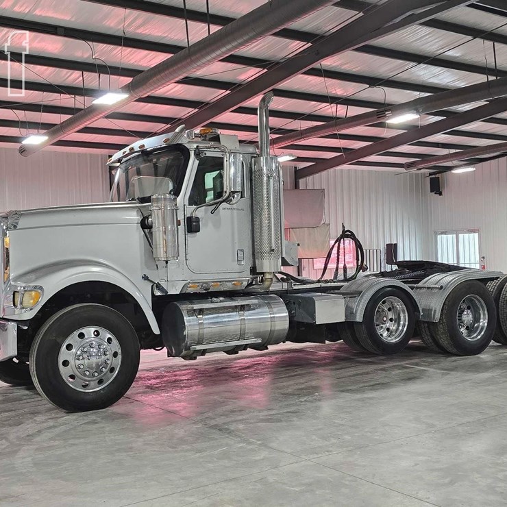 2004 INTERNATIONAL PAYSTAR 5900