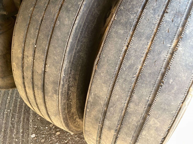 2016-freightliner-m2-106-image-25