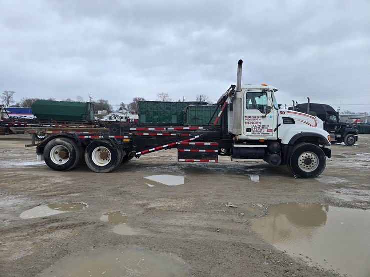 #22591-•-2007-mack-cv713-granite-roll-off-truck-image-13