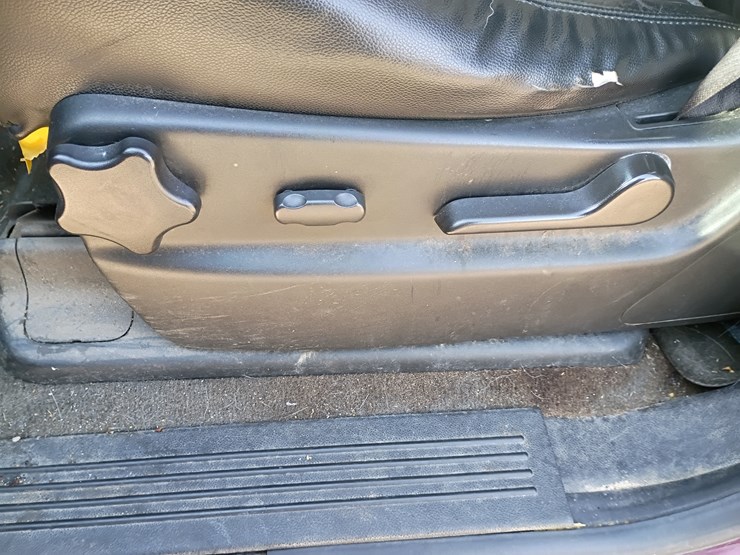 2010-chevrolet-tahoe-image-29