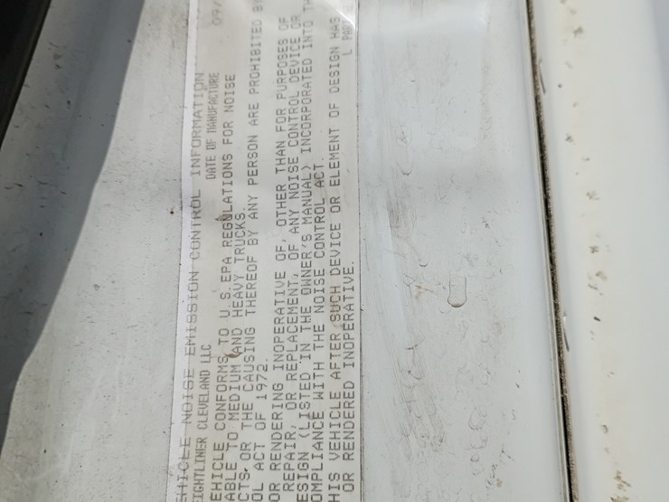 2009-freightliner-cascadia-125-image-36