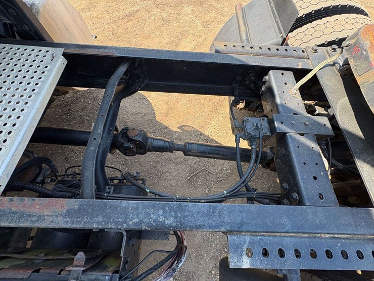 2010-international-8600-image-26