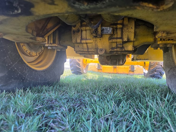 2015-deere-410l-image-49