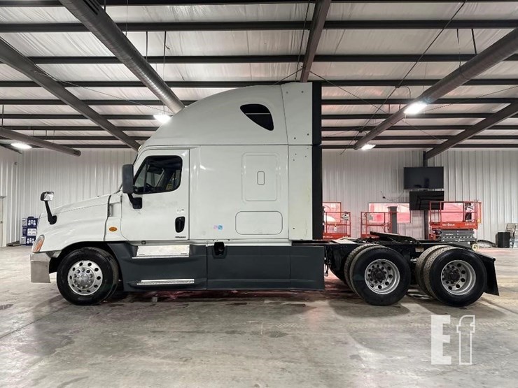 2014-freightliner-cascadia-125-image-5