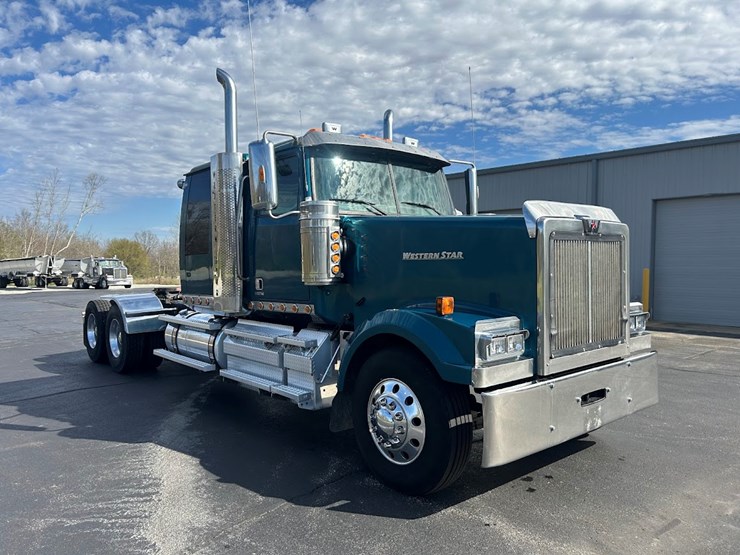2022-western-star-4900-image-3
