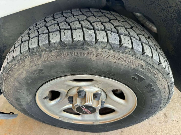 2004-chevrolet-1500-image-19