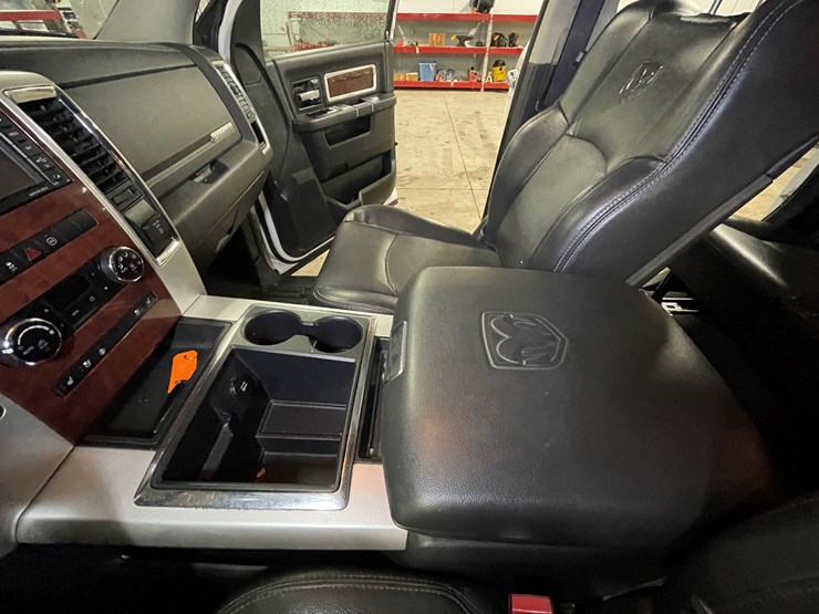 2012-dodge-3500-image-46