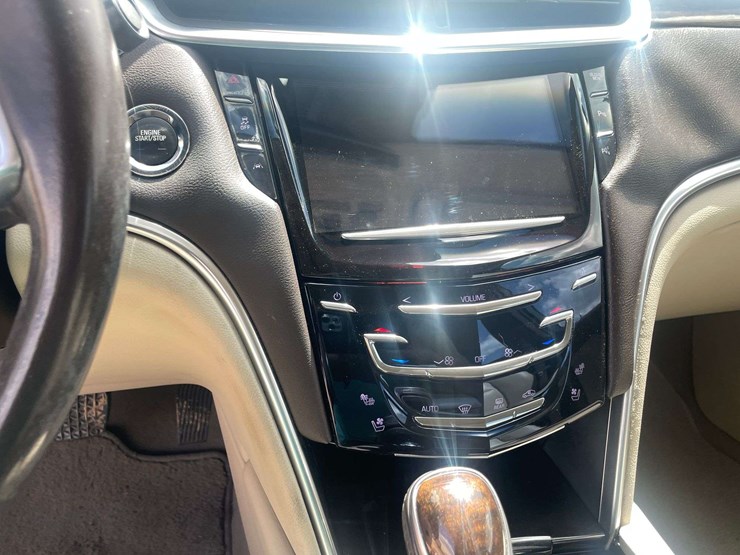 2015-cadillac-xts-4-door-sedan-(144,760-miles)-image-13