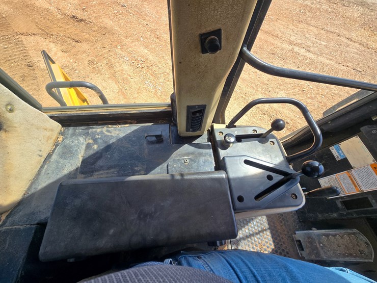 2001-caterpillar-953c-image-63