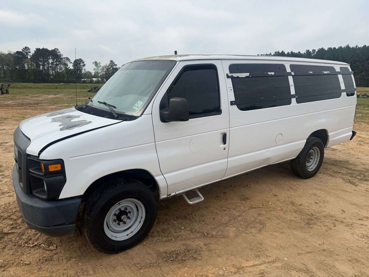 2013-ford-e350-image-1