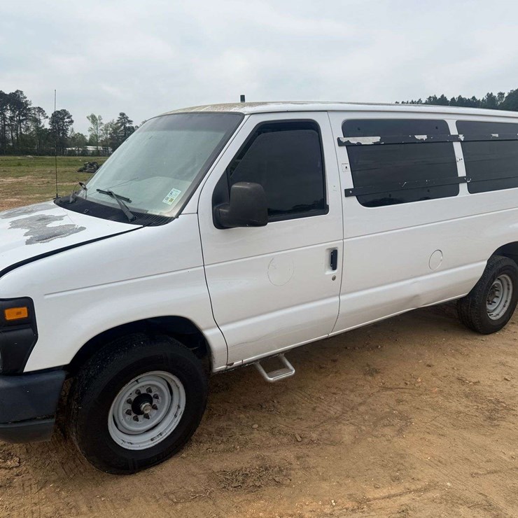 2013 FORD E350