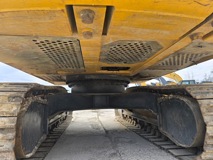 2013-deere-160g-lc-image-45