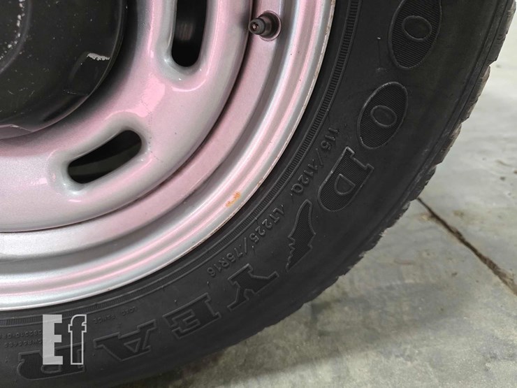 2005-ford-e150-image-23