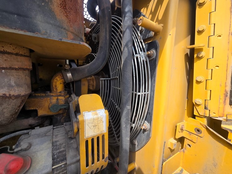 2005-caterpillar-953c-image-35