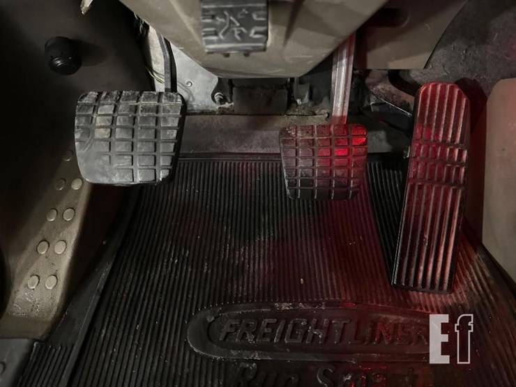 2014-freightliner-cascadia-125-image-16