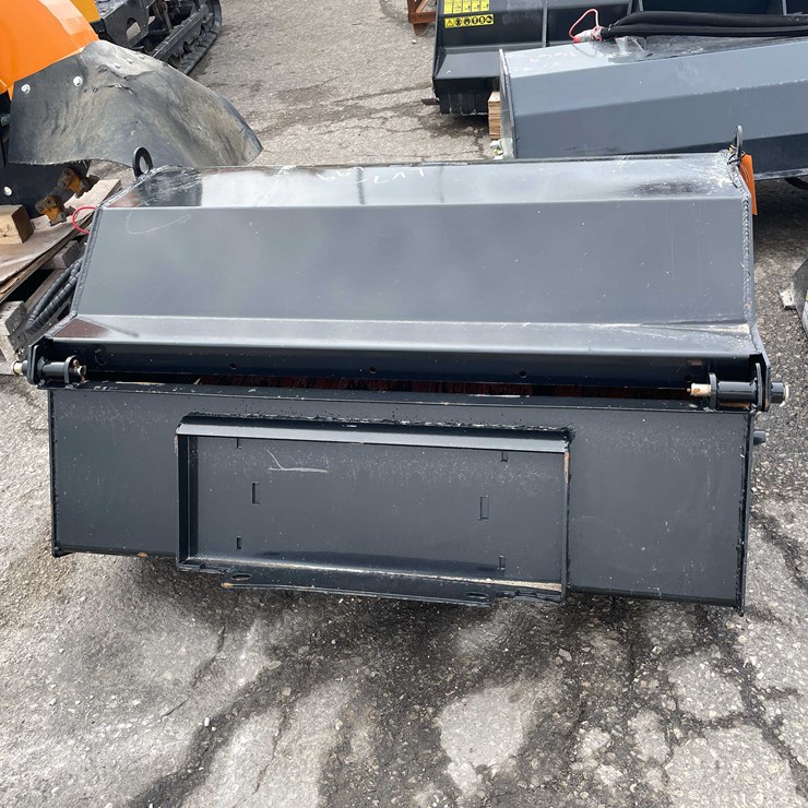 #7053 • Unused GIYI Mini Skid Steer Bucket Broom (O10)