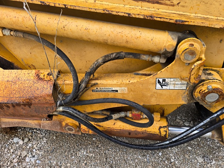 2006-deere-1812c-image-35