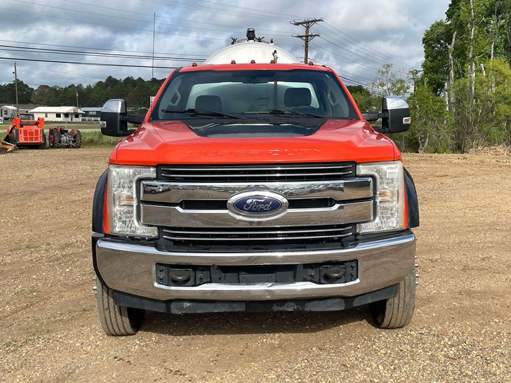 2017-ford-f550-xl-image-5