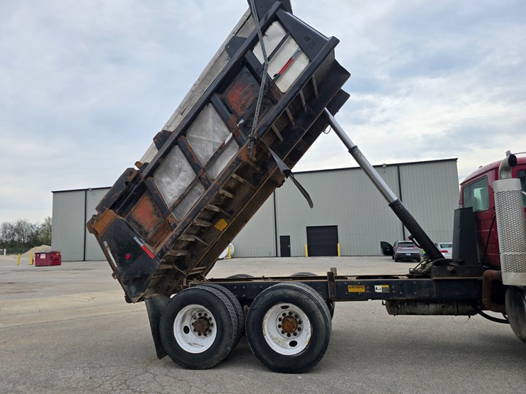 2003-mack-rd688s-image-37