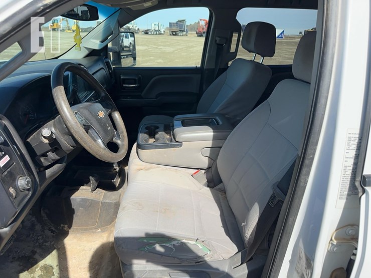 2018-chevrolet-3500-image-9