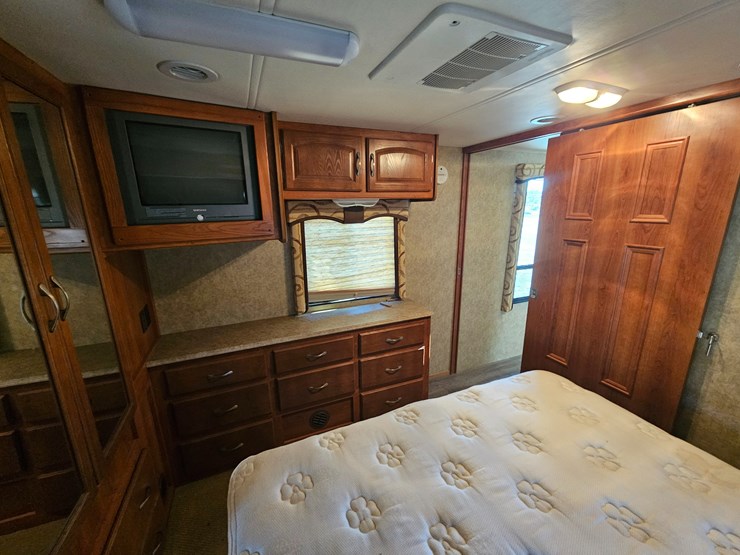 #22198-•-2007-georgie-boy-landau-motorhome-image-83