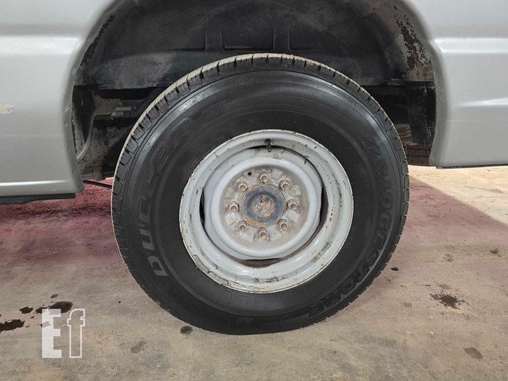 2011-ford-e350-xlt-image-22