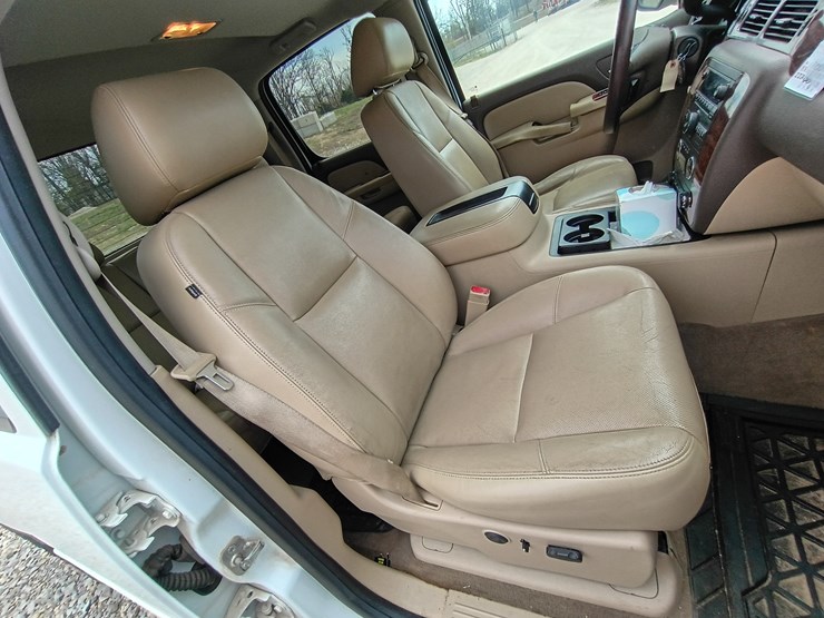 2013-chevrolet-2500-image-36