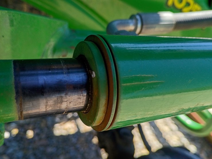 2013-john-deere-1025r-image-54