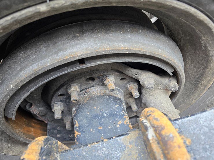 #22593-•-2016-mack-cxu613-pinnacle-sleeper-truck-image-63