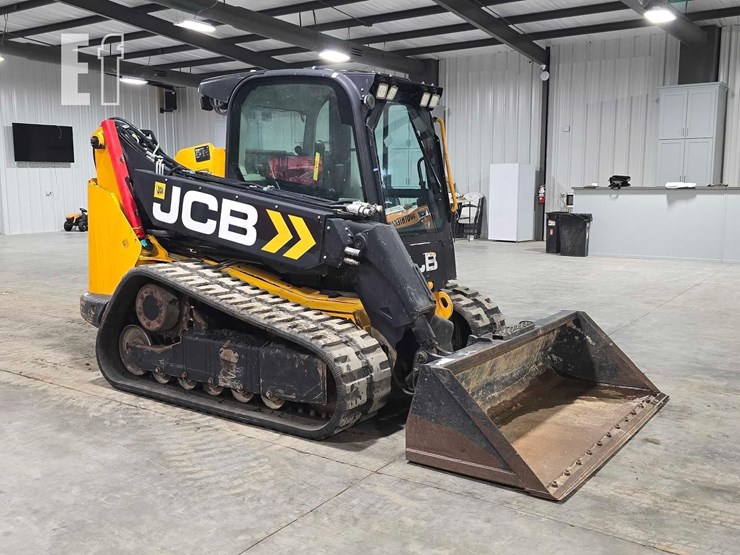 2022-jcb-3ts-8t-image-2