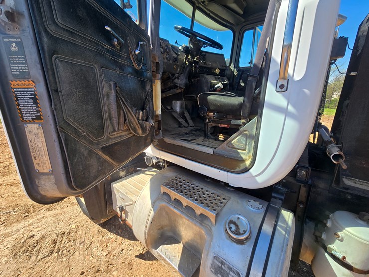 1998-mack-rd688s-image-65