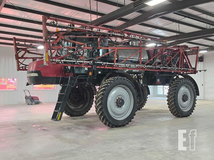 case-ih-patriot-3330-image-1