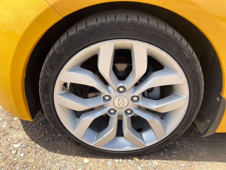 2012-hyundai-veloster-2-door-hatchback-(138,741-miles)-image-17