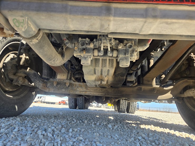 2006-freightliner-columbia-120-image-38