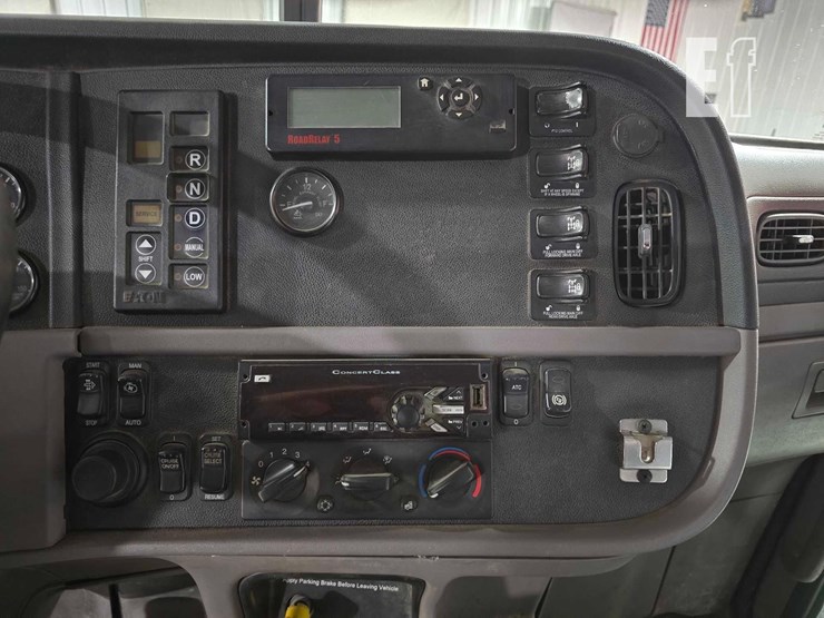 2017-peterbilt-367-image-14