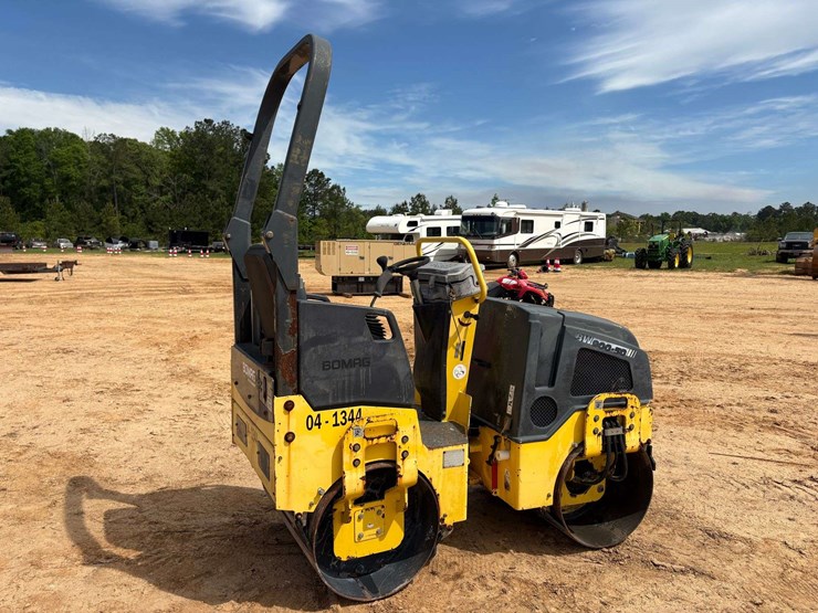 2013-bomag-bw900-50-image-3