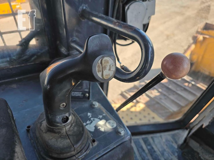 2008-deere-750j-image-20