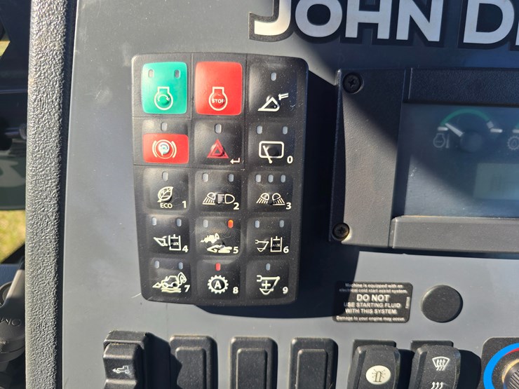 2015-deere-410l-image-89