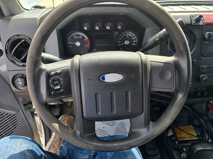 2013-ford-f550-image-32