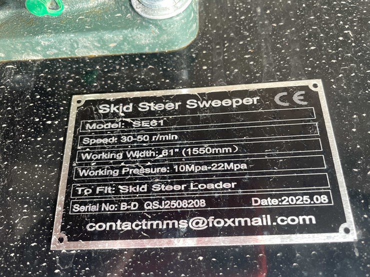 #7047-•-unused-61"-angle-skid-steer-sweeper-broom-(o10)-image-9