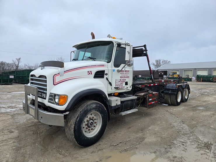 #22590-•-2007-mack-cv713-granite-roll-off-truck-image-3
