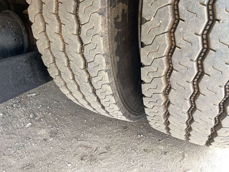 2013-international-durastar-4300-image-23