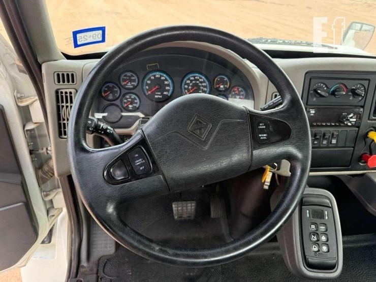 2018-international-durastar-4400-image-15