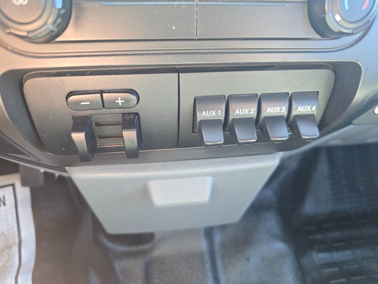 2016-ford-f550-image-40