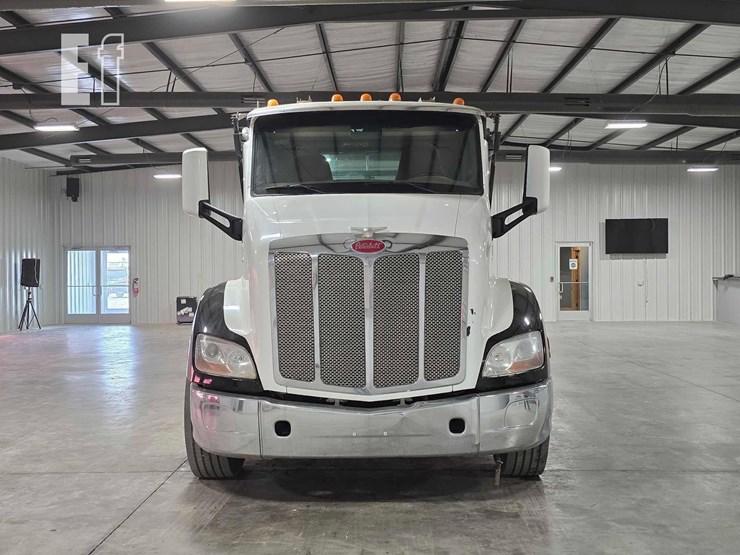 2016-peterbilt-579-image-7